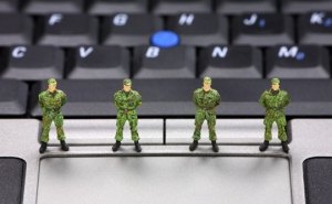 army-soldiers-laptop-540x334